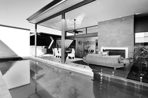 SCN141017PLANET100 BNW