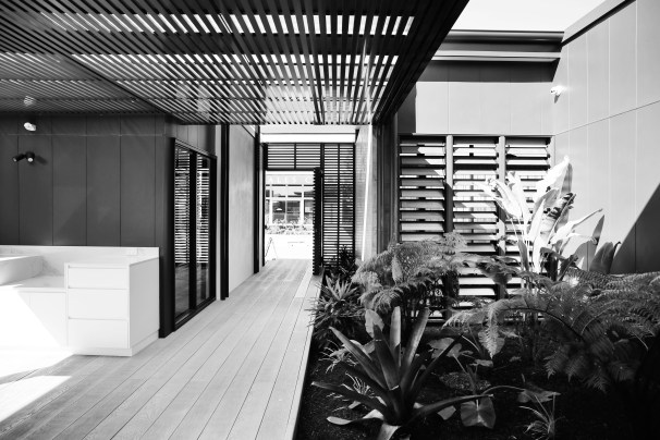 SCN141017PLANET148 BNW