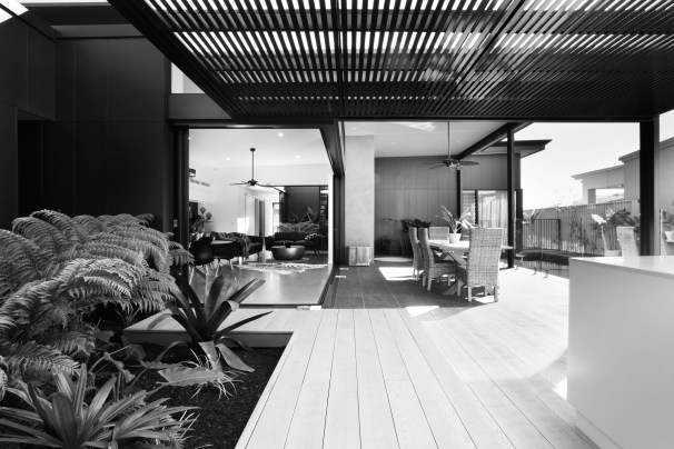 SCN141017PLANET17 BNW