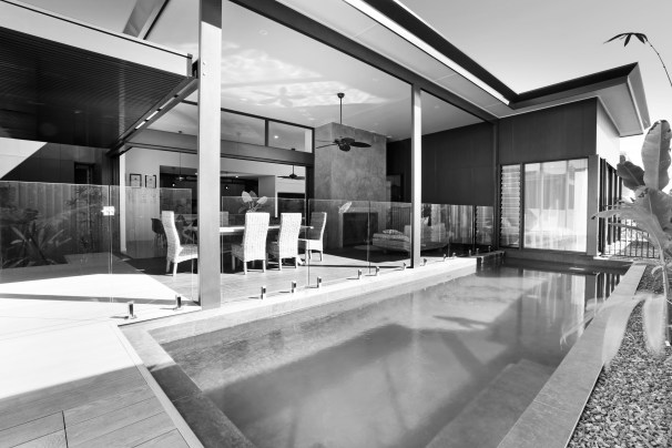 SCN141017PLANET93 BNW